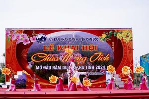 Nô nức khai hội chùa Hương Tích