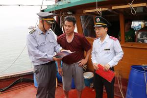 Quảng Ninh ra quân kiểm tra việc chấp hành quy định về thủy sản đối với tàu cá