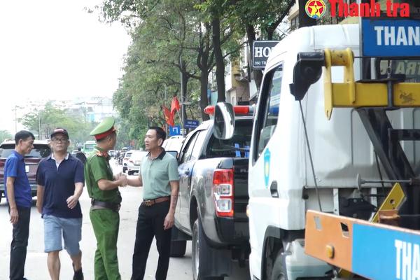 Công an quận Hai Bà Trưng đồng bộ ra quân tuyên truyền, xử lý vi phạm trật tự an toàn giao thông