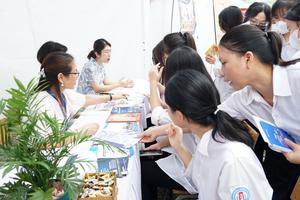 Học luật không chỉ làm luật sư

