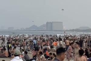 Biển đông nghịt người 