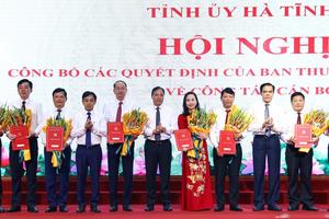 Hà Tĩnh công bố quyết định luân chuyển, điều động, bổ nhiệm cán bộ