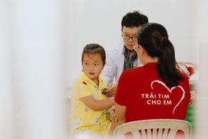 Hành trình khám sàng lọc “Trái tim cho em” 2024: Để không em nhỏ nào bị bỏ lại phía sau