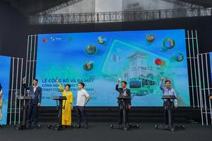 TP.HCM triển khai cổng thanh toán một chạm cho xe bus
do VPBank, OneFin và MasterCard phối hợp cung cấp
