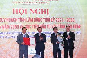 Lâm Đồng: Trao quyết định phê duyệt quy hoạch thời kỳ 2021 - 2030, tầm nhìn đến năm 2050