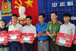 Kiên Hải: 144 thí sinh vượt biển vào đất liền dự kỳ thi tốt nghiệp trung học phổ thông 