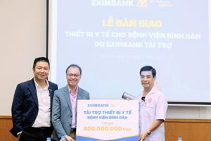 Eximbank trao tặng thiết bị y tế trị giá 400 triệu đồng cho Bệnh viện Bình Dân