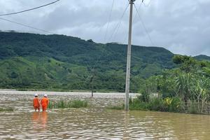 Hoàn lưu sau bão số 2 ảnh hưởng đến lưới điện của Tổng công ty Điện lực miền Bắc
