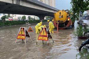 Sau mưa lớn Hà Nội có hơn 40 điểm bị ngập 