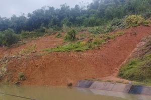 Thanh Hóa: Một quả đồi sạt lở xuống kênh chính hệ thống thủy lợi Cửa Đạt