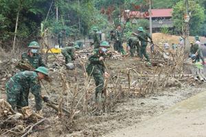 Sơn La: Huy động lực lượng giúp bản Phiêng Nghè vệ sinh sau mưa lũ