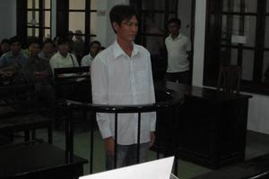 Vào tù vì... bênh vợ chém người