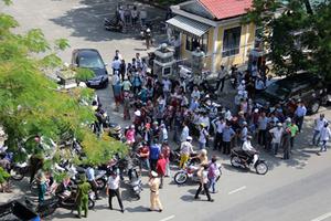Giải cứu thành công cô gái bị người yêu cố thủ, khống chế trong nhà