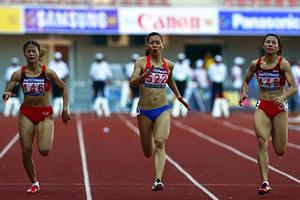 "Nữ hoàng tốc độ" Vũ Thị Hương vào chung kết 200m nữ