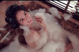 Khi mỹ nhân Việt táo bạo khoe thân trong... bồn tắm