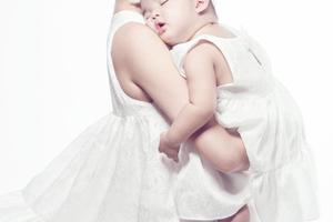 Khoảnh khắc ngọt ngào của sao Việt bên con 