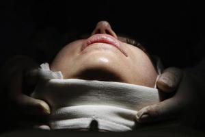 Giới trẻ châu Á ồ ạt “dao kéo”: Coi chừng!