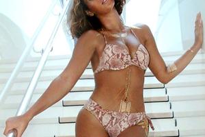 Beyoncé trong trang phục bikini: Không có dấu hiệu bụng bầu