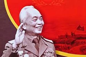 Đại tướng Võ Nguyên Giáp ký những sắc lệnh đầu tiên về giáo dục