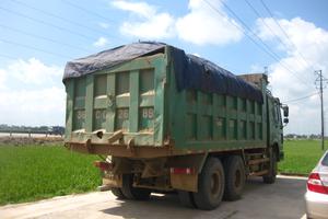 Bắt đoàn xe chở cát quá tải hơn 200%