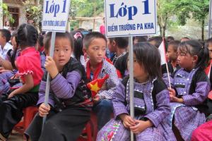                          Gieo chữ trên vùng đất khó