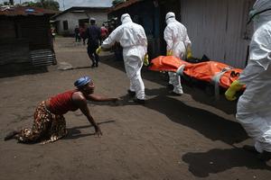 Khủng khiếp 'lưỡi hái' tử thần mang tên Ebola