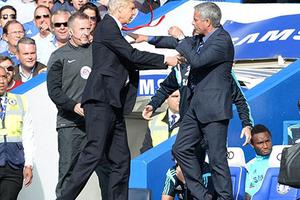 Mourinho và Wenger suýt đánh nhau trong trận derby London