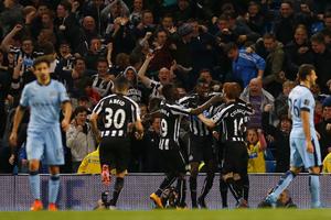 Newcastle biến Man City thành cựu vô địch tại Capital One Cup