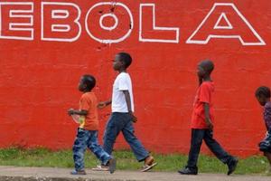 Ít nhất 3.700 trẻ em có cha mẹ tử vong vì dịch bệnh Ebola