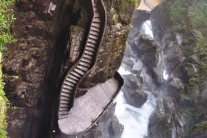 Rùng mình với những bậc thang đáng sợ nhất thế giới