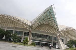 Nhà biểu diễn gần 90 tỉ, bán lại 50 tỉ