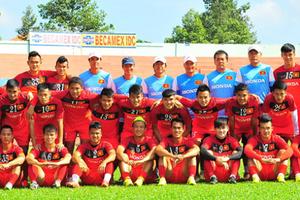Bóng đá VN tăng 6 bậc trong tháng 10-2014