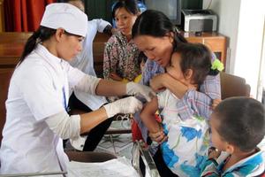 Tiêm vắcxin sởi - rubella cho hơn 81.000 trẻ em