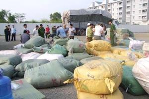 Bắt giữ đoàn xe vận tải chở hàng có dấu hiệu gian lận thương mại
