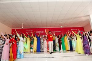 Hoa hậu Việt Nam 2014: Rạng ngời trên biển đảo quê hương