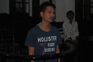 Bơi ra biển... vẫn không thoát