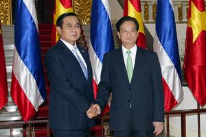 Thủ tướng Nguyễn Tấn Dũng đón và hội đàm với Thủ tướng Thái Lan