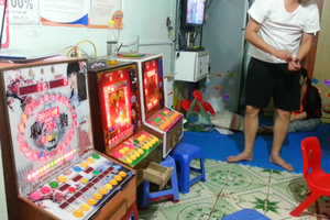 Máy Xèng công khai hút cạn tiền “con nghiện” tại Mễ Trì