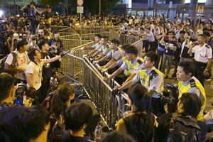 Hong Kong: Người biểu tình lại đụng độ với cảnh sát ở Mong Kok