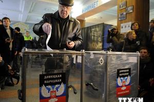 Ukraine: Các điểm bỏ phiếu ở Donbass chính thức được mở cửa