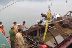 Đột kích, bắt 51 tàu khai thác cát trái phép trên sông Hồng