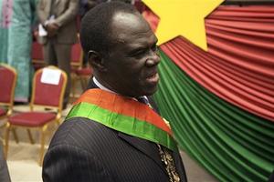 Tổng thống tạm quyền Burkina Faso cam kết chống tham nhũng