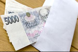 Séc điều tra 8 người vì tham nhũng