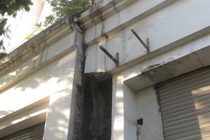 Khổ trăm bề vì nhà tái định cư