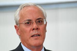 Quân tham lam, quan mất chức