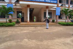 Học sinh lớp 9 bị bạn đâm chết trong trường