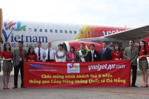Cảng Hàng không Đà Nẵng đón hành khách thứ 5 triệu từ chuyến bay Vietjet
