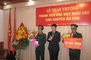 Khen thưởng Ban Chuyên án bắt giữ tội phạm vận chuyển 20 bánh heroin 