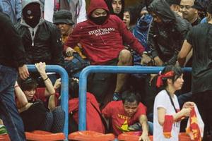 Sáu CĐV Malaysia bị bắt giữ vì hành hung CĐV VN
