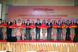 Thủ tướng dự các sự kiện thúc đẩy hợp tác kinh tế Việt-Thái